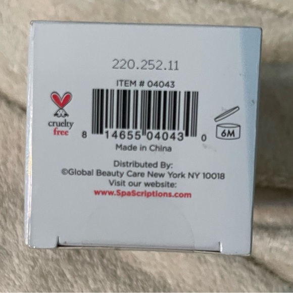 Spascriptions Firming Anti-Wrinkle Neck Cream - Peptides & Hyaluronic Acid (Smoo - Picture 7 of 7